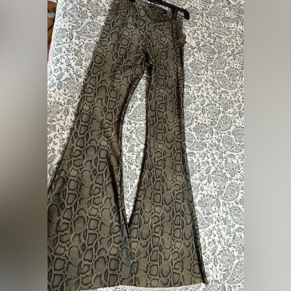 FREE PEOPLE ONZIE COLLAB BELLBOTTOMS - Picture 3 of 6